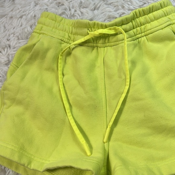 Lululemon Loungeful High-Rise Short 4" Electric Lemon - Picture 2 of 6